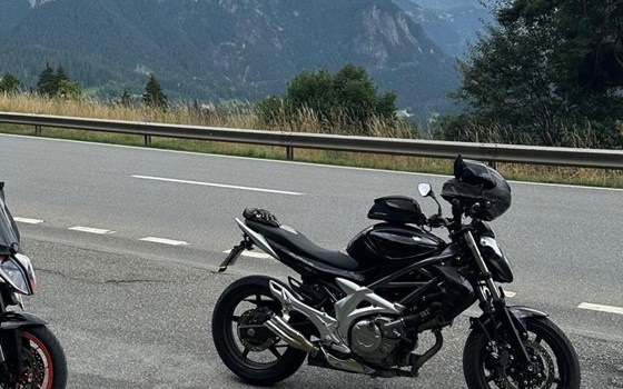 Gebrauchtmotorrad Suzuki SFV 650 Gladius - Bild 3 Gebrauchtmotorrad Suzuki SFV 650 Gladius - Bild 3