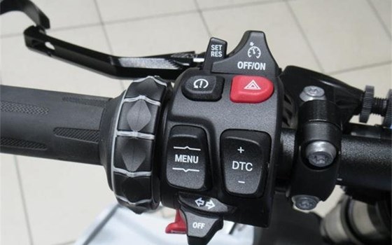 Gebrauchtmotorrad BMW M 1000 R - Bild 8 Gebrauchtmotorrad BMW M 1000 R - Bild 8