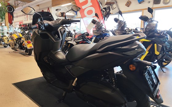 Gebrauchtmotorrad Yamaha NMAX 125 Tech MAX - Bild 5 Gebrauchtmotorrad Yamaha NMAX 125 Tech MAX - Bild 5