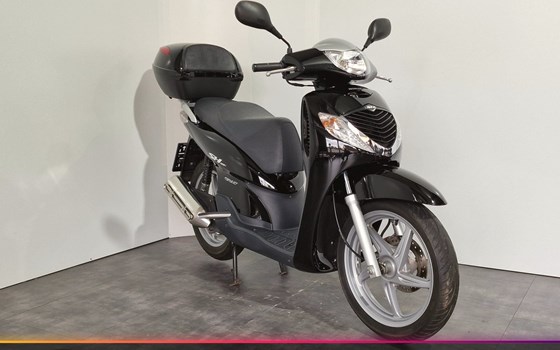 Gebrauchtmotorrad Honda SH125i - Bild 1 Gebrauchtmotorrad Honda SH125i - Bild 1
