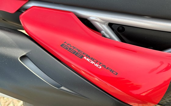 Gebrauchtmotorrad Ducati Hypermotard 698 Mono - Bild 6 Gebrauchtmotorrad Ducati Hypermotard 698 Mono - Bild 6
