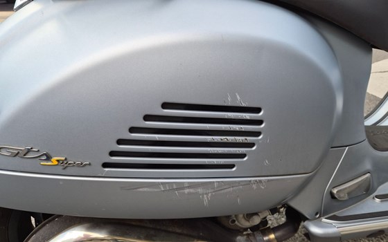 Gebrauchtmotorrad Vespa GTS 300 Super Tech - Bild 4 Gebrauchtmotorrad Vespa GTS 300 Super Tech - Bild 4