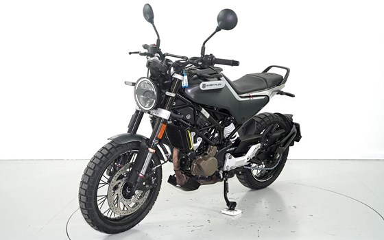 Motorrad Occasion Husqvarna Svartpilen 125 - Bild 3