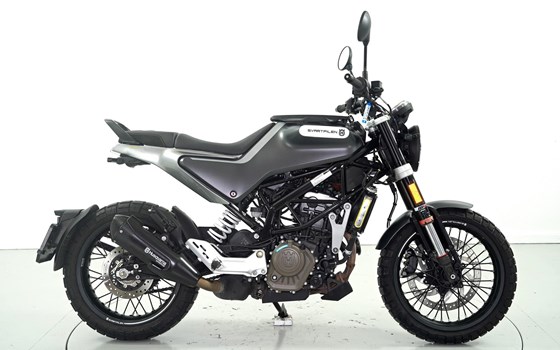 Motorrad Occasion Husqvarna Svartpilen 125 - Bild 4