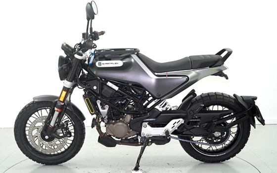 Motorrad Occasion Husqvarna Svartpilen 125 - Bild 5