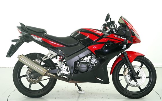 Motorrad Occasion Honda CBR 125 R - Bild 4