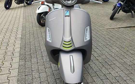Gebrauchtmotorrad Vespa GTS 300 - Bild 3