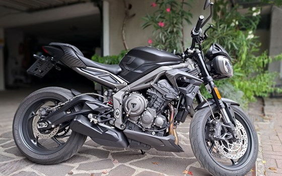 Gebrauchtmotorrad Triumph Street Triple 765 R - Bild 2 Gebrauchtmotorrad Triumph Street Triple 765 R - Bild 2