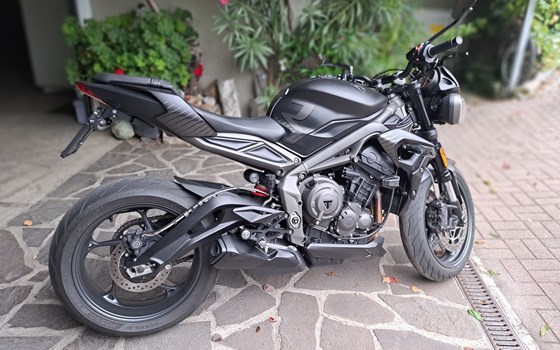 Gebrauchtmotorrad Triumph Street Triple 765 R - Bild 4 Gebrauchtmotorrad Triumph Street Triple 765 R - Bild 4