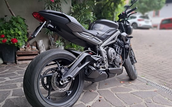 Gebrauchtmotorrad Triumph Street Triple 765 R - Bild 5 Gebrauchtmotorrad Triumph Street Triple 765 R - Bild 5