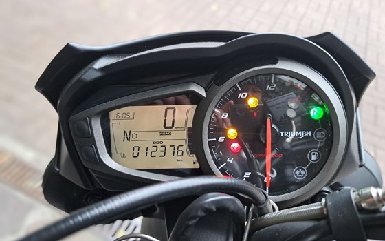 Gebrauchtmotorrad Triumph Street Triple 765 R - Bild 6 Gebrauchtmotorrad Triumph Street Triple 765 R - Bild 6