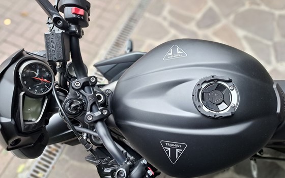 Gebrauchtmotorrad Triumph Street Triple 765 R - Bild 7 Gebrauchtmotorrad Triumph Street Triple 765 R - Bild 7