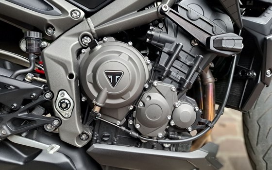 Gebrauchtmotorrad Triumph Street Triple 765 R - Bild 9 Gebrauchtmotorrad Triumph Street Triple 765 R - Bild 9
