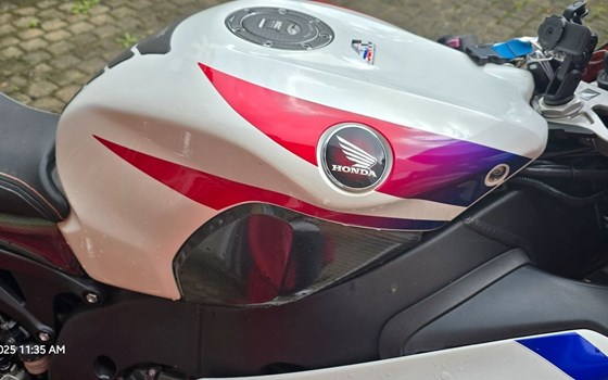 Gebrauchtmotorrad Honda CBR1000RR Fireblade - Bild 4