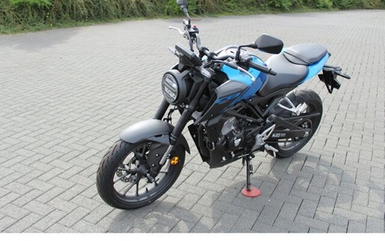 Gebrauchtmotorrad Honda CB125R - Bild 17