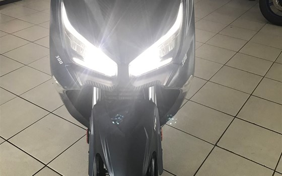 Gebrauchtmotorrad Sym Joymax Z+ 300i - Bild 3