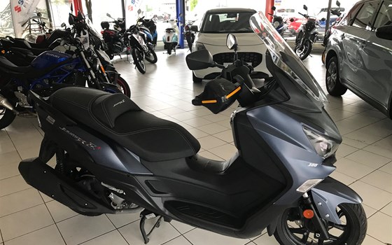 Gebrauchtmotorrad Sym Joymax Z+ 300i - Bild 2