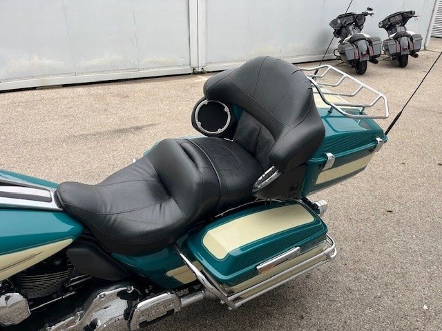 Harley-Davidson Electra Glide Ultra Classic FLHTCU (Deep Tourquoise / Antique White) - Bild 10