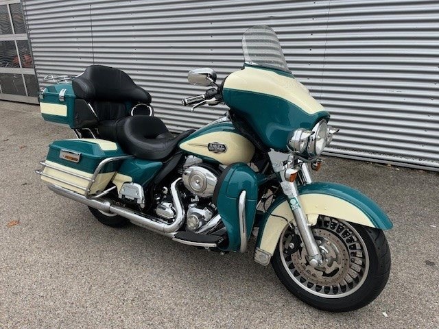 Harley-Davidson Electra Glide Ultra Classic FLHTCU (Deep Tourquoise / Antique White) - Bild 4