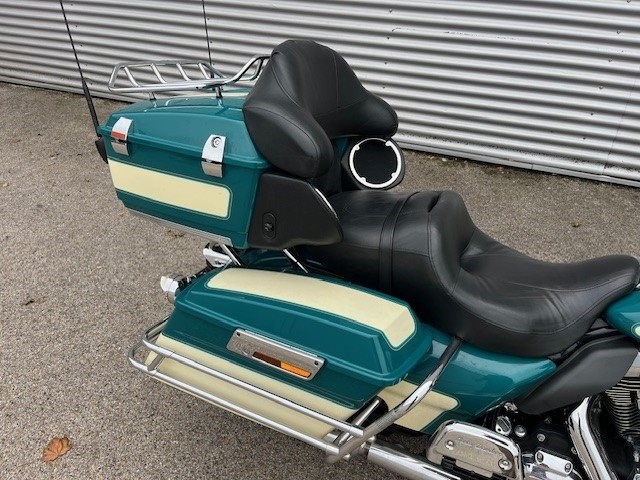 Harley-Davidson Electra Glide Ultra Classic FLHTCU (Deep Tourquoise / Antique White) - Bild 6