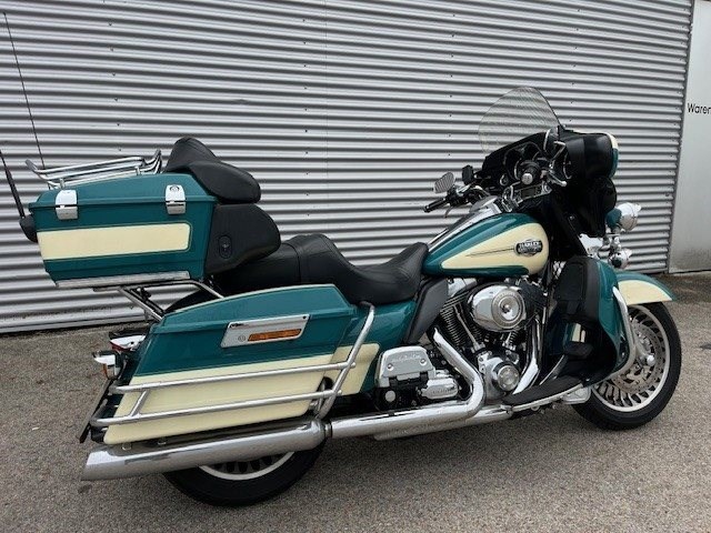 Harley-Davidson Electra Glide Ultra Classic FLHTCU (Deep Tourquoise / Antique White) - Bild 7