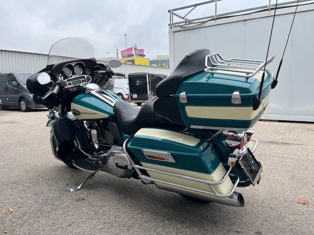 Harley-Davidson Electra Glide Ultra Classic FLHTCU (Deep Tourquoise / Antique White) - Bild 8