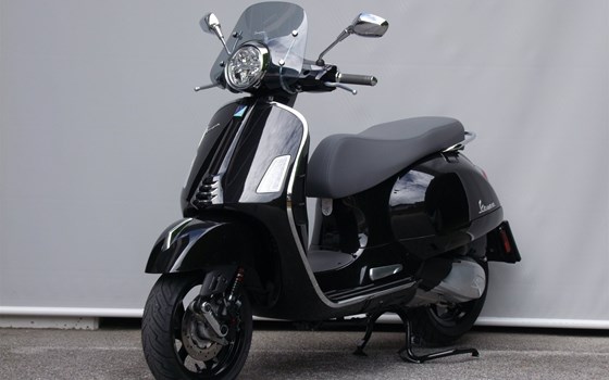 Gebrauchtmotorrad Vespa GTS 300 - Bild 1 Gebrauchtmotorrad Vespa GTS 300 - Bild 1