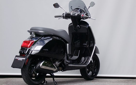 Gebrauchtmotorrad Vespa GTS 300 - Bild 11 Gebrauchtmotorrad Vespa GTS 300 - Bild 11