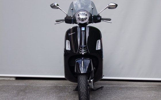 Gebrauchtmotorrad Vespa GTS 300 - Bild 17 Gebrauchtmotorrad Vespa GTS 300 - Bild 17