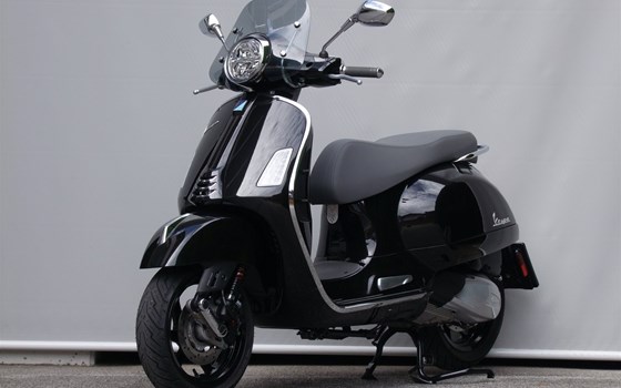 Gebrauchtmotorrad Vespa GTS 300 - Bild 2 Gebrauchtmotorrad Vespa GTS 300 - Bild 2