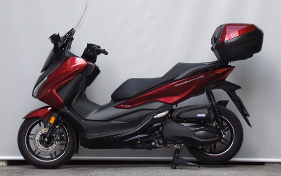 Gebrauchtmotorrad Honda Forza 350 - Bild 3 Gebrauchtmotorrad Honda Forza 350 - Bild 3