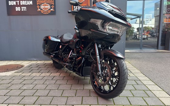 Gebrauchtmotorrad Harley-Davidson CVO Road Glide ST FLTRXSTSE - Bild 1 Gebrauchtmotorrad Harley-Davidson CVO Road Glide ST FLTRXSTSE - Bild 1