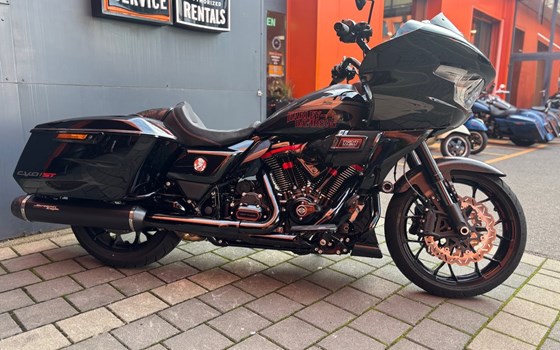 Gebrauchtmotorrad Harley-Davidson CVO Road Glide ST FLTRXSTSE - Bild 2 Gebrauchtmotorrad Harley-Davidson CVO Road Glide ST FLTRXSTSE - Bild 2