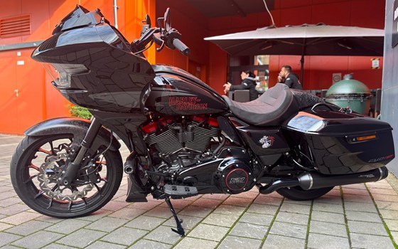 Gebrauchtmotorrad Harley-Davidson CVO Road Glide ST FLTRXSTSE - Bild 7 Gebrauchtmotorrad Harley-Davidson CVO Road Glide ST FLTRXSTSE - Bild 7
