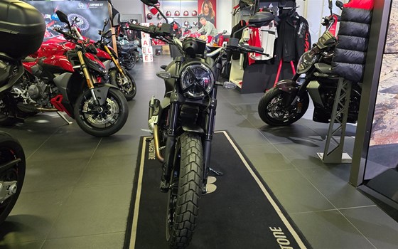Gebrauchtmotorrad Ducati Scrambler Icon Dark - Bild 4