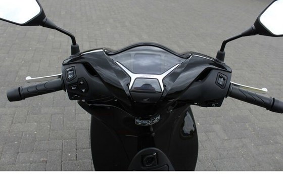 Gebrauchtmotorrad Honda SH125i - Bild 12