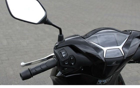 Gebrauchtmotorrad Honda SH125i - Bild 16