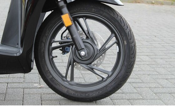 Gebrauchtmotorrad Honda SH125i - Bild 6