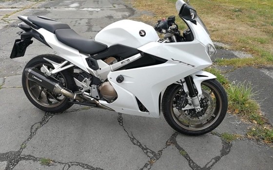 Gebrauchtmotorrad Honda VFR 800 F - Bild 1 Gebrauchtmotorrad Honda VFR 800 F - Bild 1
