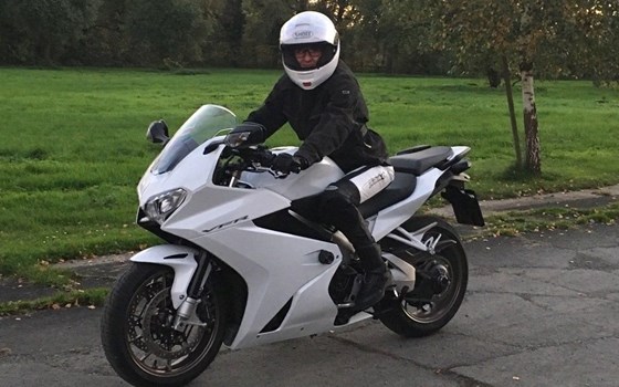 Gebrauchtmotorrad Honda VFR 800 F - Bild 2 Gebrauchtmotorrad Honda VFR 800 F - Bild 2