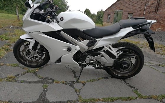 Gebrauchtmotorrad Honda VFR 800 F - Bild 3 Gebrauchtmotorrad Honda VFR 800 F - Bild 3