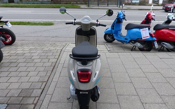 Neufahrzeug Vespa Primavera 125 S - Bild 16