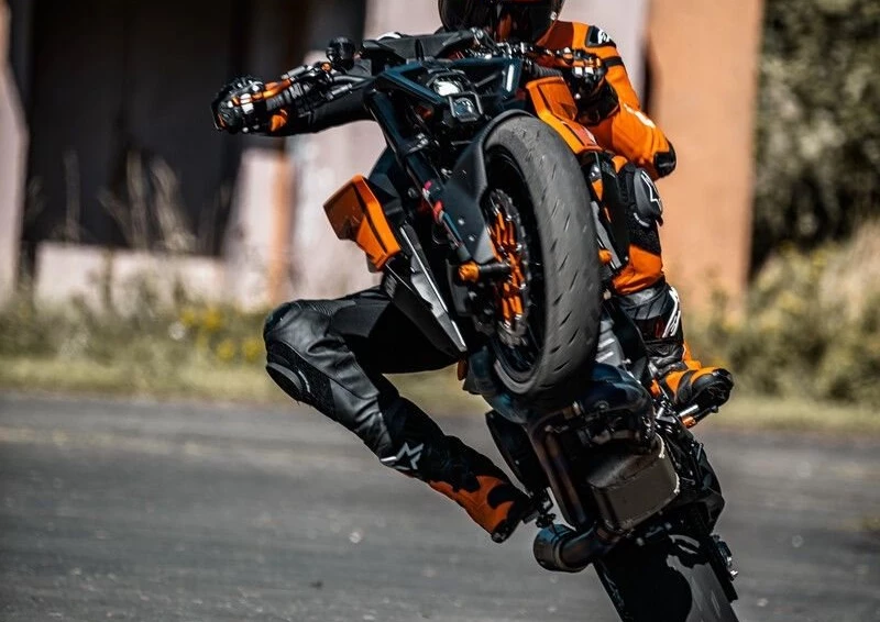 Angebot KTM 1390 Super Duke R EVO Bild 8: Angebot KTM 1390 Super Duke R EVO