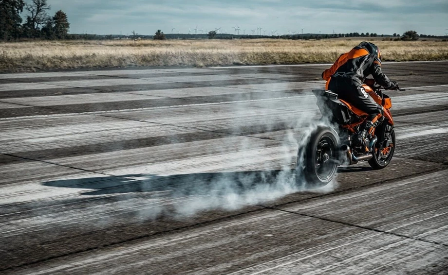 Angebot KTM 1390 Super Duke R EVO Bild 9: Angebot KTM 1390 Super Duke R EVO