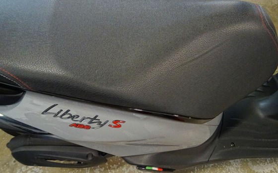 Gebrauchtmotorrad Piaggio Liberty 125 S - Bild 3