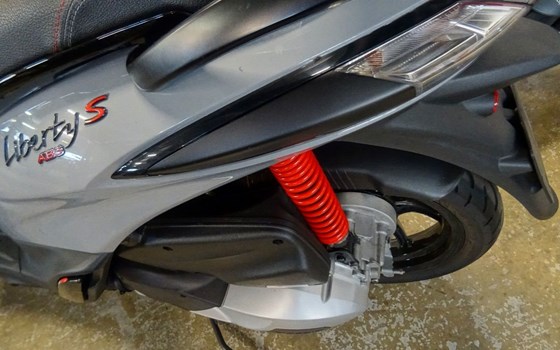 Gebrauchtmotorrad Piaggio Liberty 125 S - Bild 6