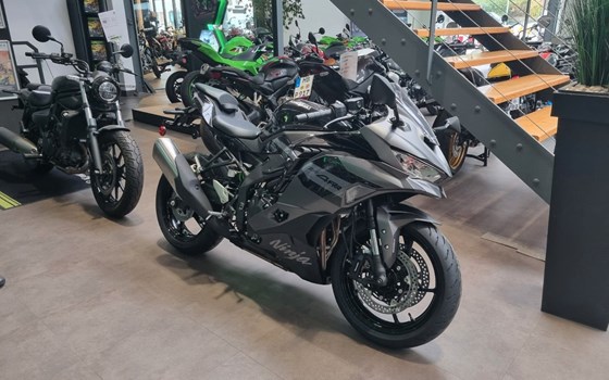Neufahrzeug Kawasaki Ninja ZX-4RR - Bild 1
