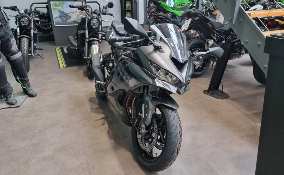 Angebot Kawasaki Ninja ZX-4RR Bild 5: Angebot Kawasaki Ninja ZX-4RR