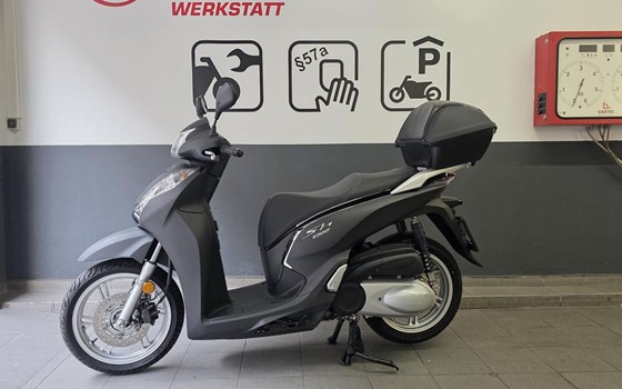 Gebrauchtmotorrad Honda SH300i - Bild 1 Gebrauchtmotorrad Honda SH300i - Bild 1