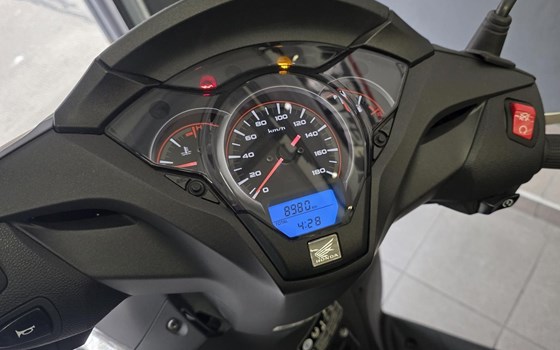 Gebrauchtmotorrad Honda SH300i - Bild 3 Gebrauchtmotorrad Honda SH300i - Bild 3